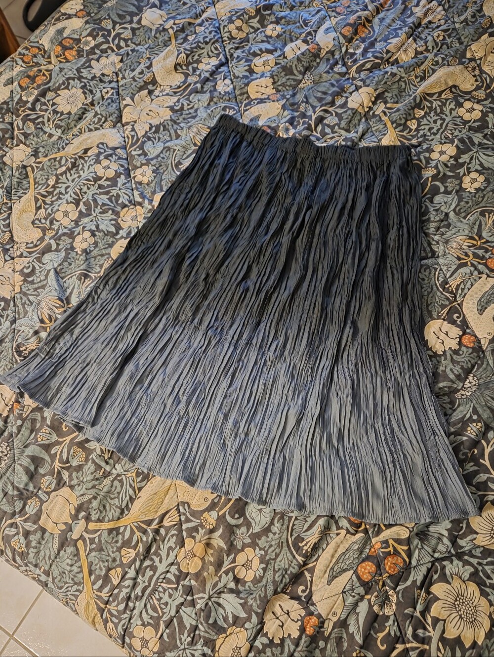 Mini/Midi Skirt in Gradient Charcoal Blue